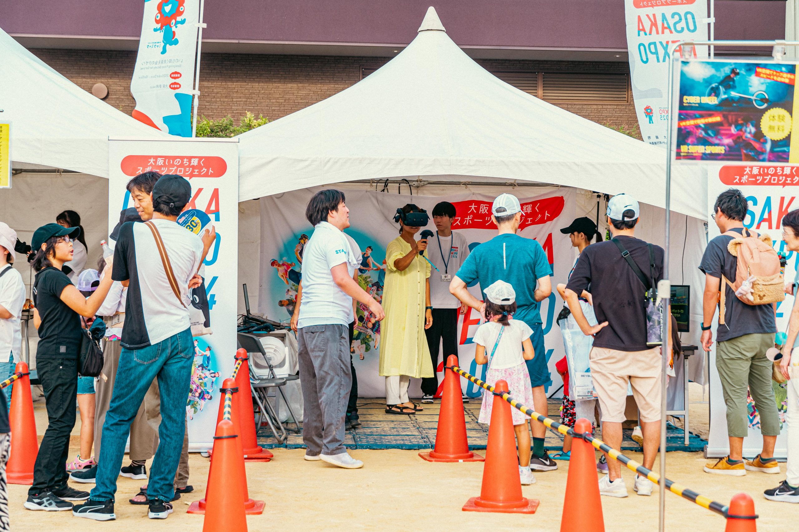What Should You Have in Your Booth to Attract Leads? 